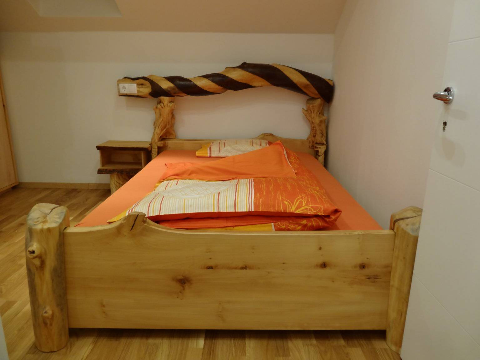 Bett Aus Baumstammen