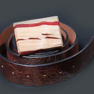 Ledergürtel mit Holzschnalle "Dark Red"