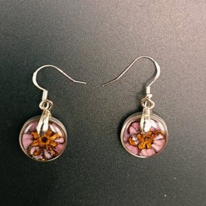 Ohrringe aus Fichtenzapfen rosa