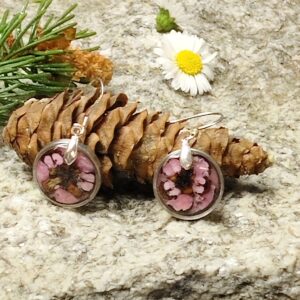 Ohrringe aus Fichtenzapfen rosa