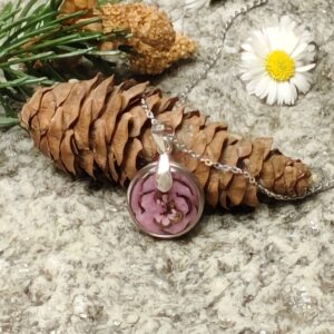 Wendeanhänger klein aus Fichtenzapfen rosa